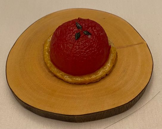 Tomato dome on puff pastry 