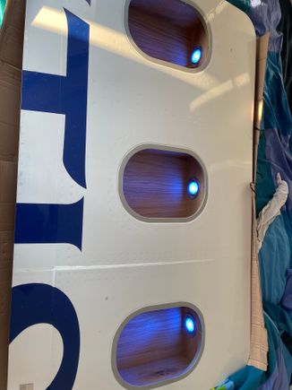 omg, three windows WITH lights, what a time to be alive
