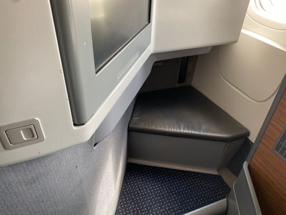 Mom bulkhead footwell