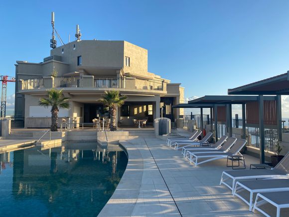 Outdoor pool with bar