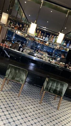 Ushin bar 