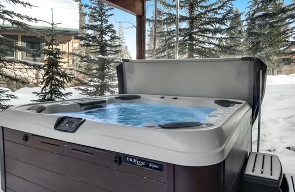 Hot Tub - Photo from Vacasa