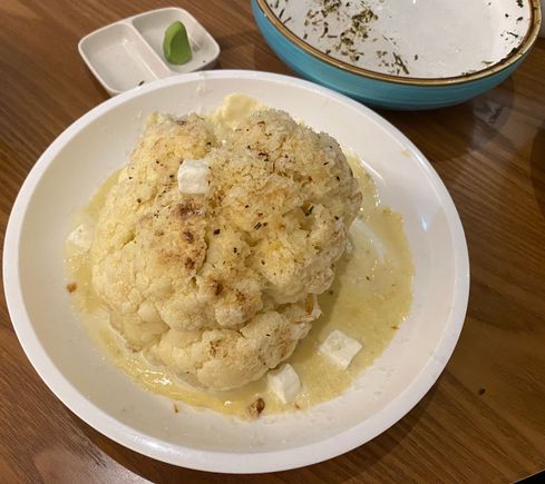 Roasted cauliflower with cream sauce 