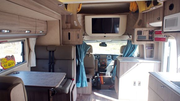 Big TV and plenty of space with side flank out