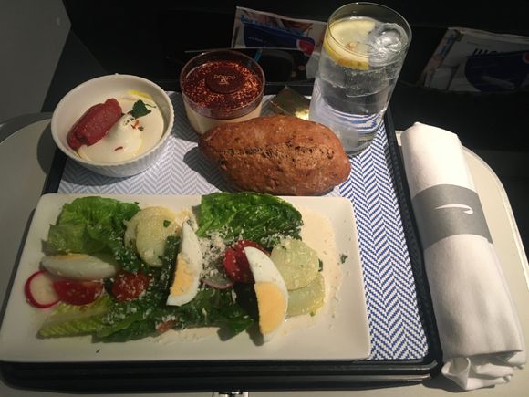 A Caesar salad DUB > LHR swimming in sauce. Added to the starter and dessert, this was far too creamy for me. 