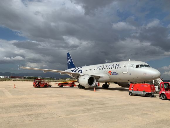 How’s this for rare shots of SkyTeam partners?  A SkyTeam-liveried Czech Airlines A319 in Palma de Mallorca for the MegaDo last fall...