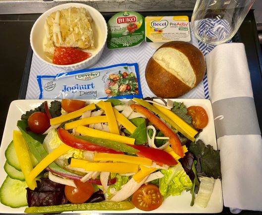 Cold lunch locally catered in BER (Sunday): chicken salad, soft cheese with herbs, pretzel roll, apple crumble cake with créme Anglais.

Veg(an) option was a roasted vegetable salad with a fruit salad, and tapenade in place of the cheese.