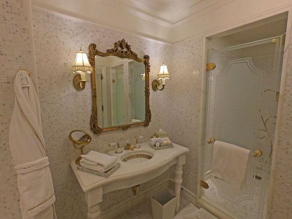 Main vanity