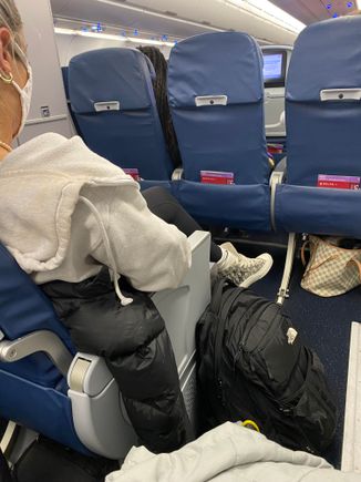 Take-off - bag is blocking the egress, not even close it under the seat