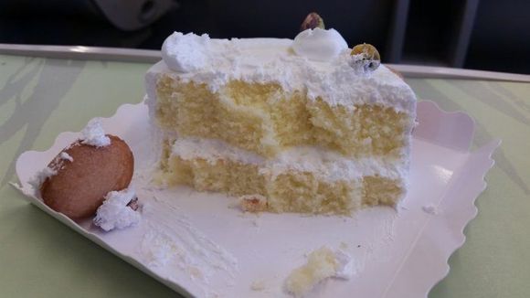 One cake was two layers, while the other had just a single layer