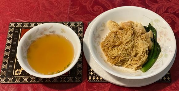Wanton mee soup 