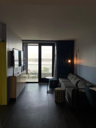 King suite living room