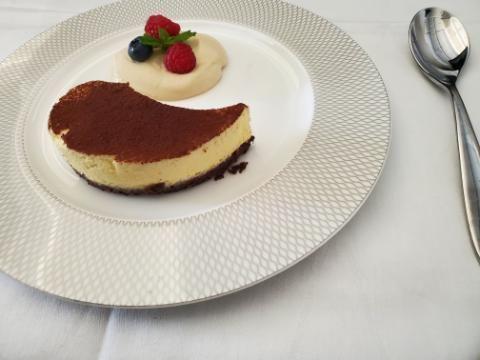 Espresso mascarpone cake
If you like tiramisu, you will enjoy this cake