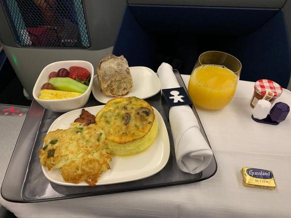 Breakfast served 90 minutes away from Paris