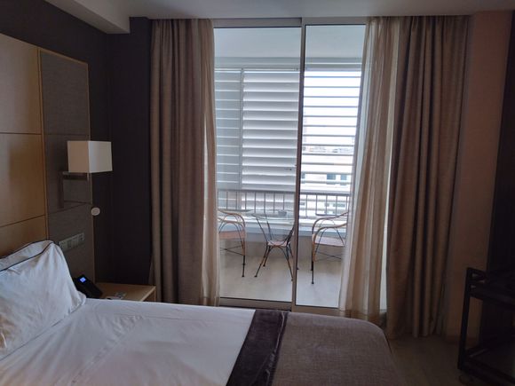 Bedroom with slidingdoor to balcony