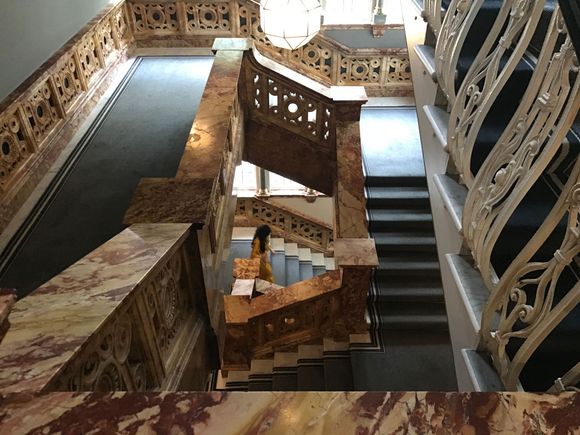 Twisting staircase