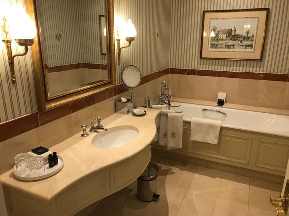 Directly right of the entrance is the bathroom
Besides bathproducts a loofa is provided