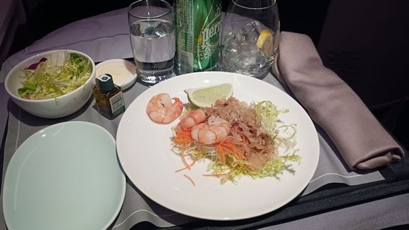 Thai style prawns salad with pomelo