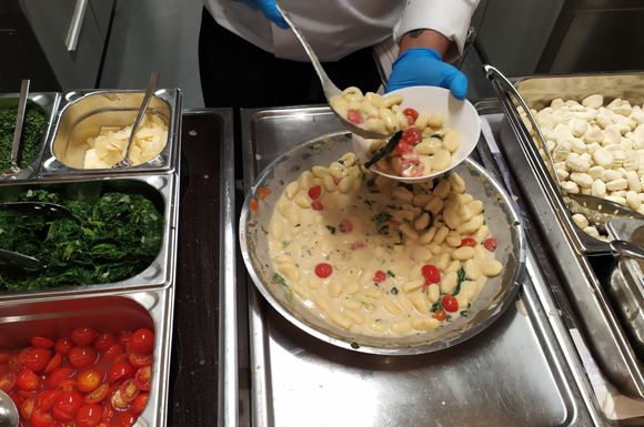 Freshly cooked gnocchi in the Zurich Business lounge 