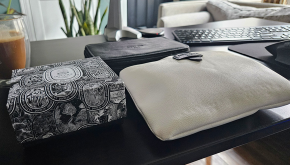 QR Box vs amenity kits (male and female) - side view