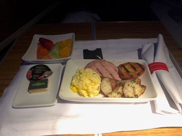 Traditional American breakfast, served about 1 hour before landing in Barcelona. Potatoes were the best part of the meal--very soft and perfectly seasoned. 
