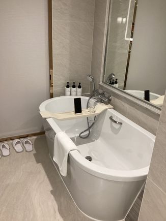 Bath tray for drink and phone