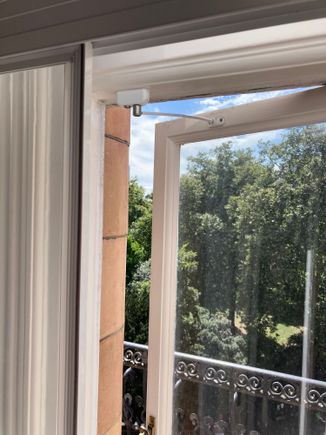 Windows / balcony doors can be opened untill this position .
