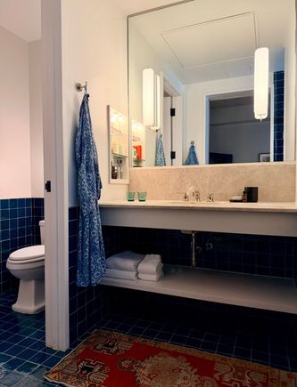Adjacent bathroom, open to the bedroom