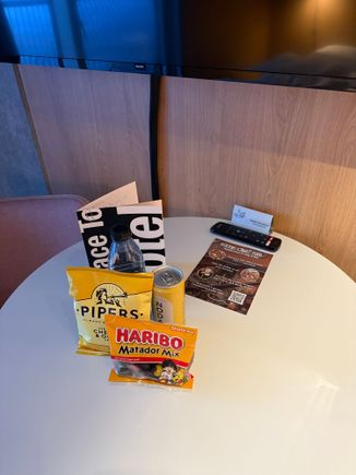The welcome amenity already in the room with a nice handwritten note from the hotel manager. There was also a card for a 10% discount at the top-floor restaurant, Plates. The breakfast is also served here.