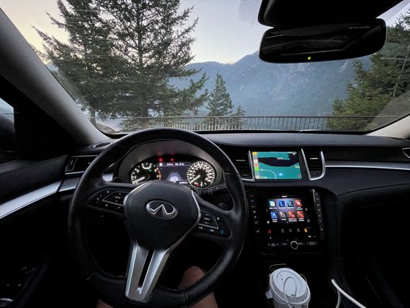 Interior view with the two screens 