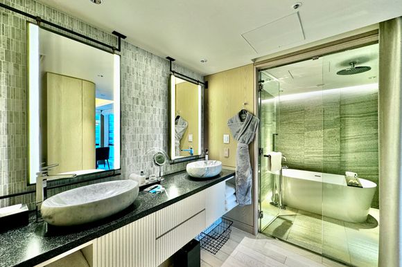 Premier Suite (West Wing)