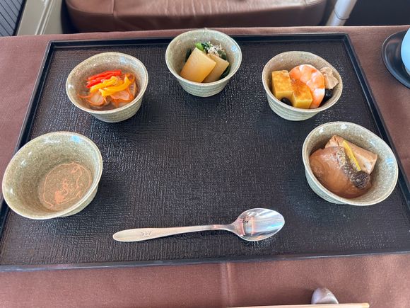 Appetizers … oops, I had eaten the beef tongue already 😅