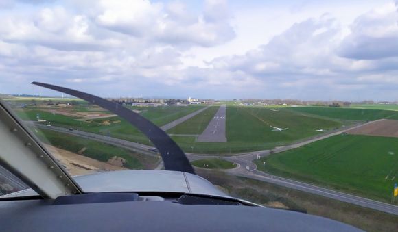 Approaching the narrow runway at Aachen Merzbrück 