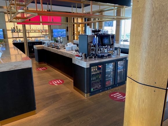 Primeclass lounge food area