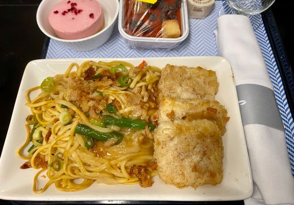 Salt and pepper panko fried tofu with egg noodles, vegetables and garlic sauce