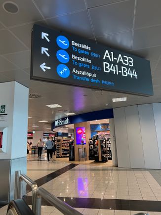Departure gates 