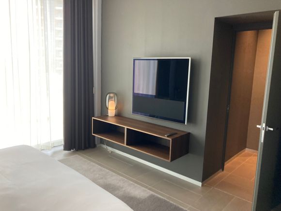 (lower) level 17 Bedroom 3 : KING  bed