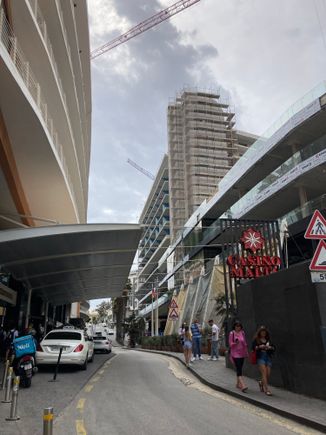 Street level : left IC entrance, far right the Voco building