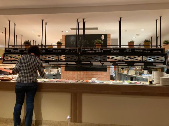 Center buffet stand 