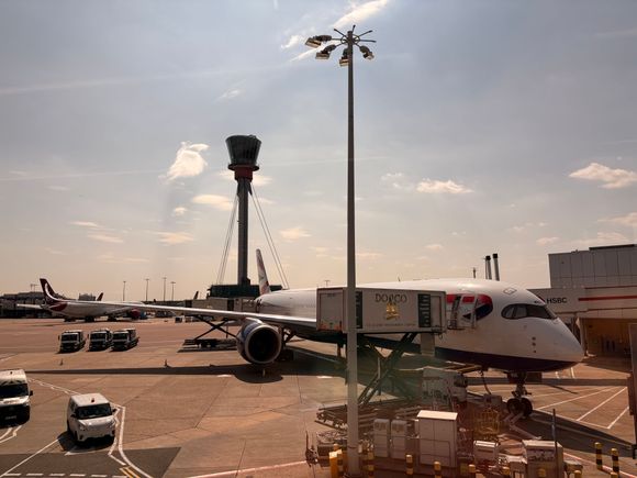 BA A350-1000 preparing for departure to Phoenix