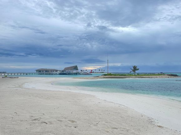 Proximity from the beach to the arrival Jetty, Noise will be an issue. We saw the last arrival for the day, and the seaplane was very loud, along with the welcoming drumming song they play for arrivals.