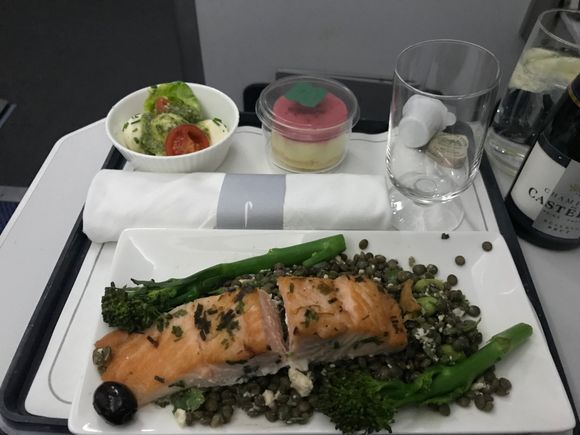 LGW Band 2 Evening flight. Still not acceptable to me that there is no hot option on a 2h30 block time evening flight, these flights remain the short haul catering losers. The portion size is improved, but this salmon and lentil salad was pretty bland.