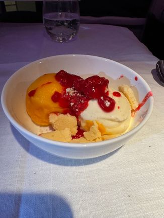 Mango & Vanilla ice cream
