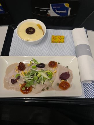Finally, pork loin with tonnato sauce, FRA-LHR on 3/3. Bread was offered but I didn’t want one after a weekend carb-fest in Frankfurt. 

This time the crew described the meal as ‘turkey salad with cranberries’ - neither of which are actually on the plate 😂