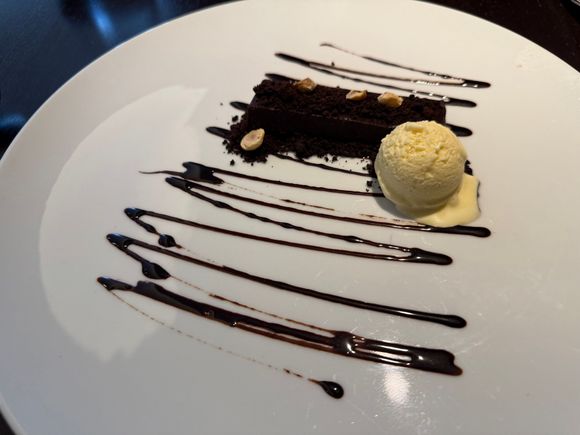 Flourless chocolate cake 8.5 out of 10 ten 🔟 