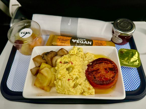 Vegan breakfast LIN-LHR, impressive taste! Butter and jam have no bread to be spread on though.