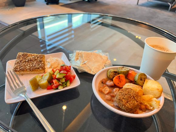 This breakfast is a billion times better than US breakfasts