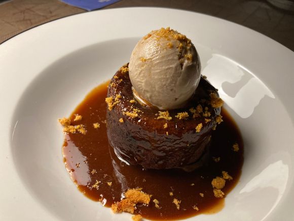 I was presented my Inner Circle benefit of complimentary chef's taste : dessert of stickey pudding with brown beer icecream . I told my mother-in-law with a firm yet lovable smile: "touch it and die !" 