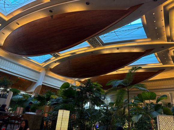 The amazing libby lounge and restaurant area