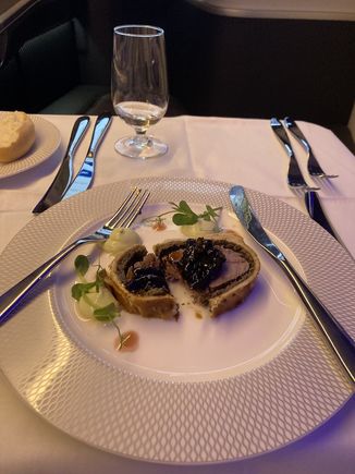 Beef wellington.  If it’s on the menu then it’s the pick of the starters.  Really excellent.  (And sat here wondering why on Earth they don’t prepare main course steak that way, rather than recook it to death.).  It’s really good.